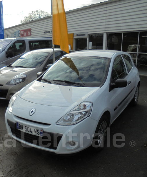 renault clio blanche chez concessionnaire